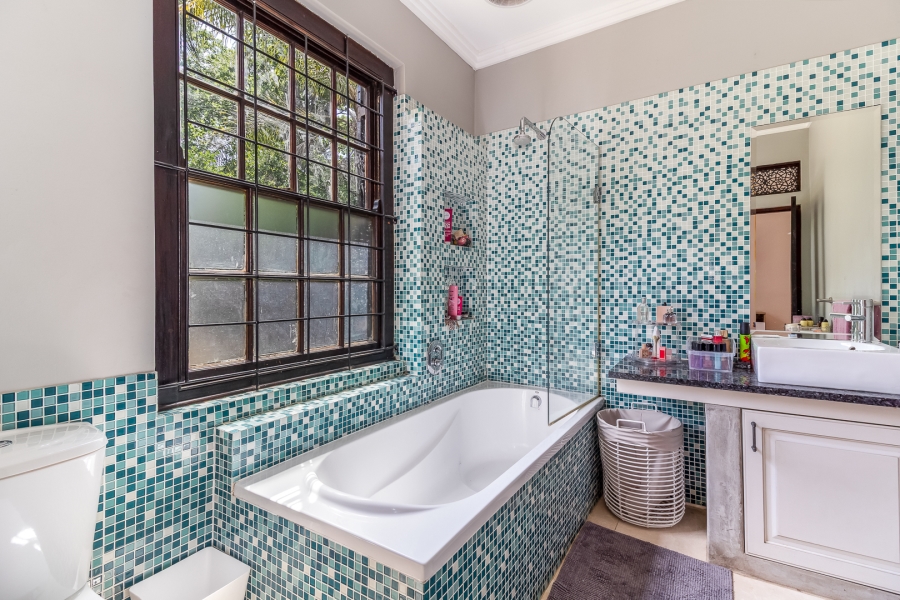 5 Bedroom Property for Sale in Hoog En Droog Western Cape